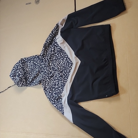 Jessica Simpson Black and White Boxy Long Sleeve Hoodie - Picture 7 of 9